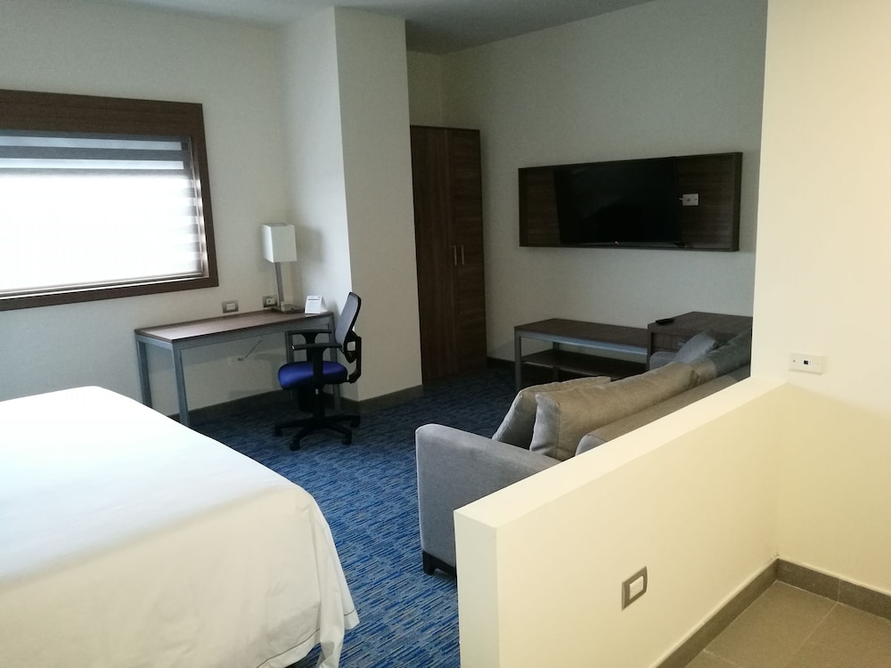 Holiday Inn Express And Suites Ciudad Obregon 42/77