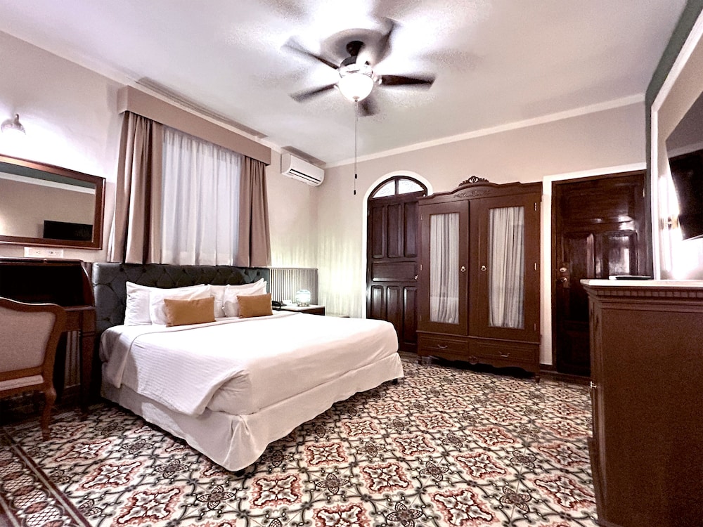 Standard, King Bed