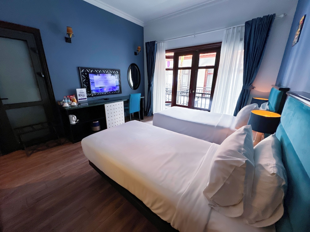 DELUXE, TWIN BEDS