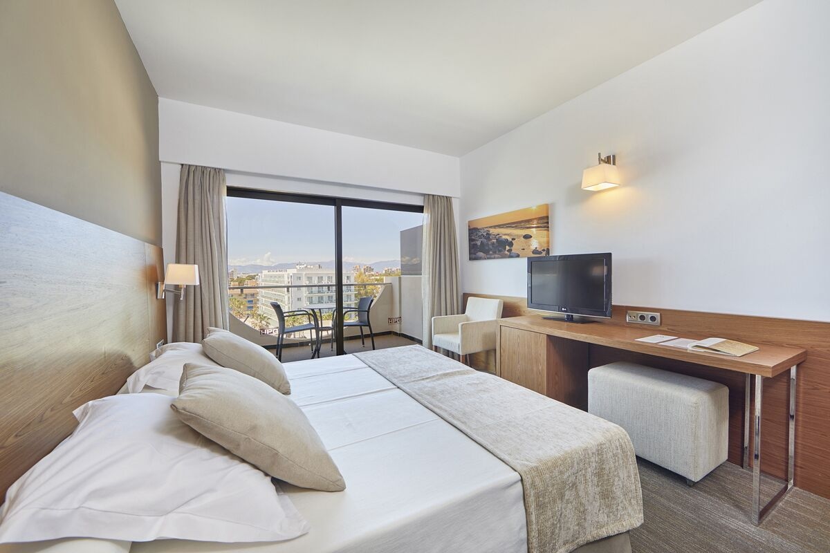 ROOM, DOUBLE BED, PARTIAL OCEAN VIEW, BALCONY