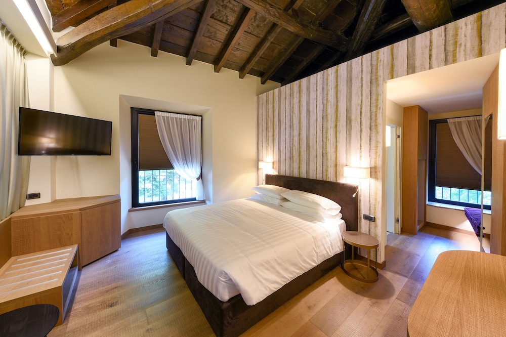 Hotel Castello Di Casiglio 34/79
