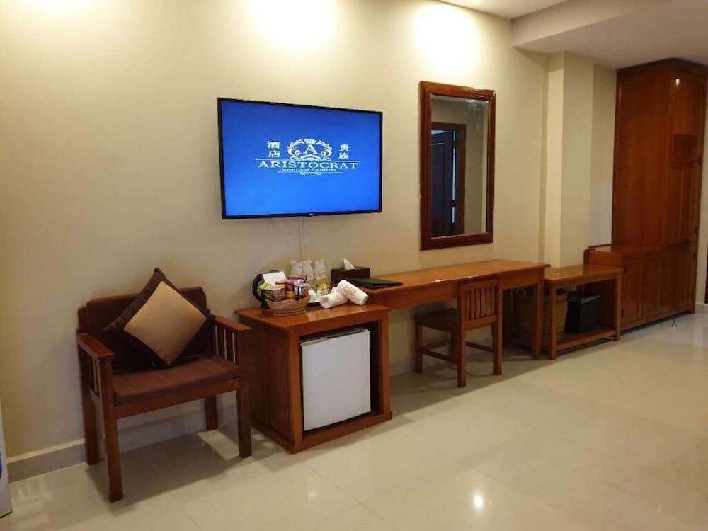 Aristocrat Residence Hotel 69/80