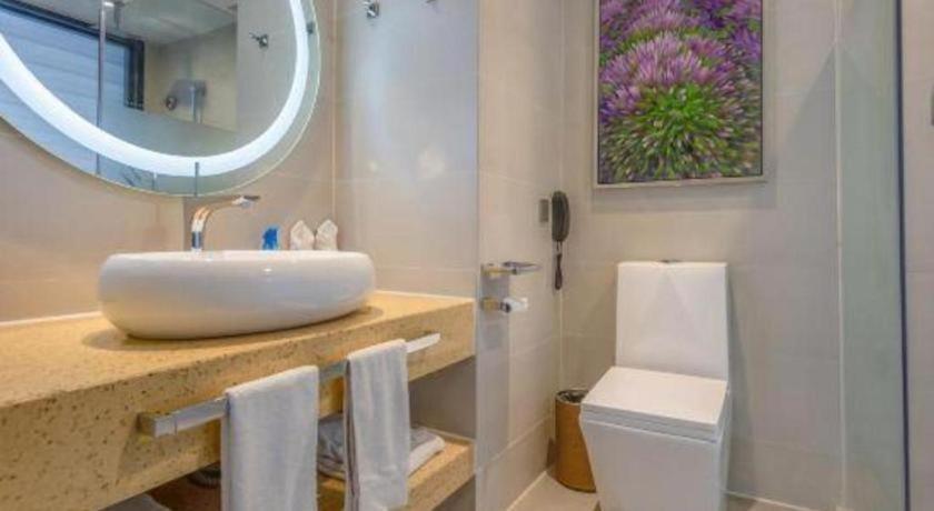 Lavande Hotel (Qingdao North Railway Station Siliu South Road) 48/49