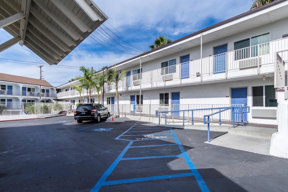 Motel6 Oceanside, CA - Marina 6/32