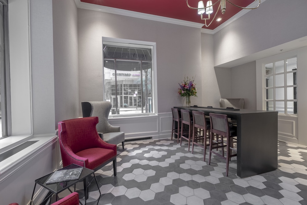 The St. Clair Hotel - Magnificent Mile 47/61