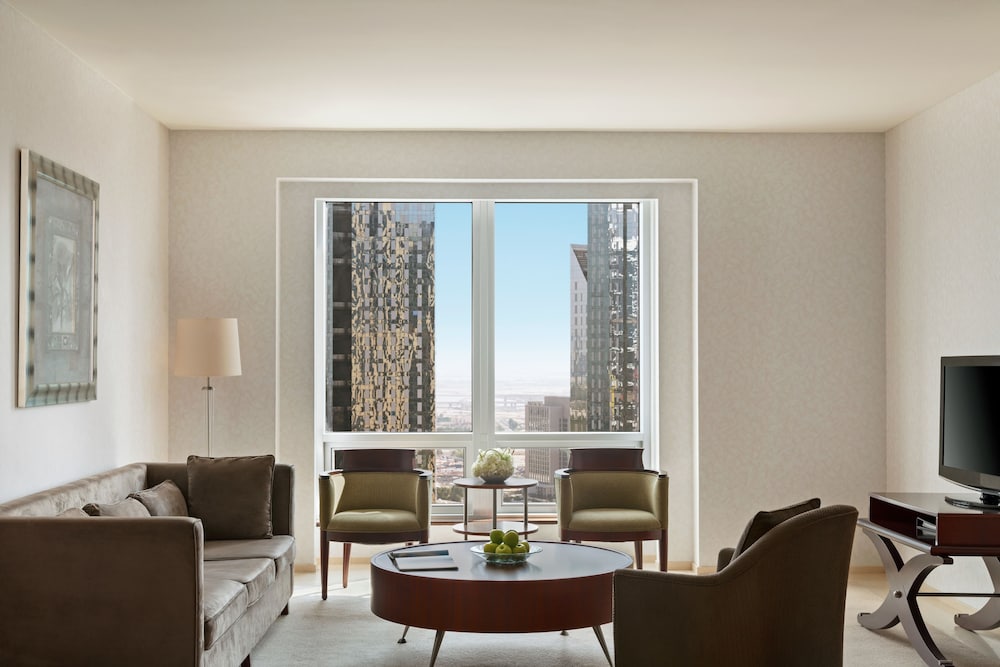 Shangri-La Residences and Apartments 28/45