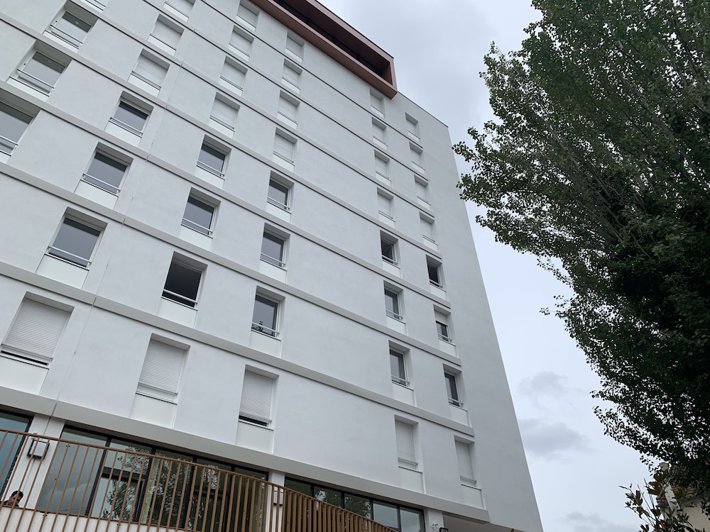 Moov Appart Hotel Clichy 1/42