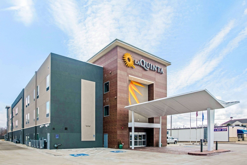 La Quinta Inn & Suites By Wyndham Ponca City 1/45