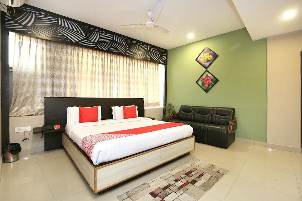 Oyo Rooms Ludhiana Railway Station Clock Tower 31/50