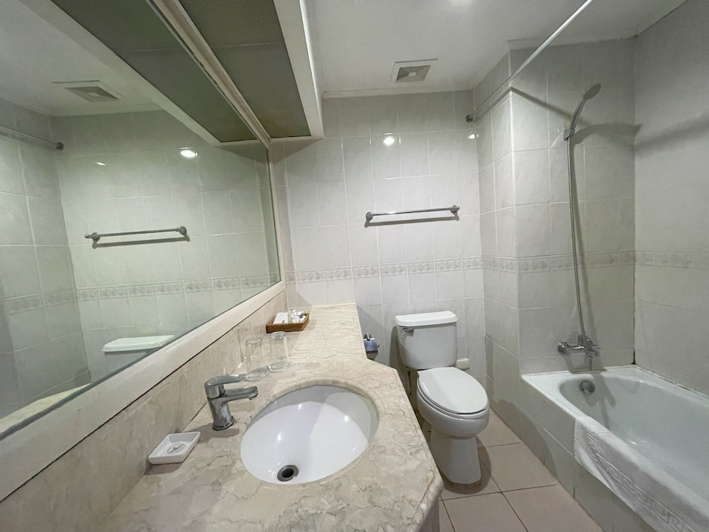 Golden Peak Hotel and Suites powered by Cocotel 61/63