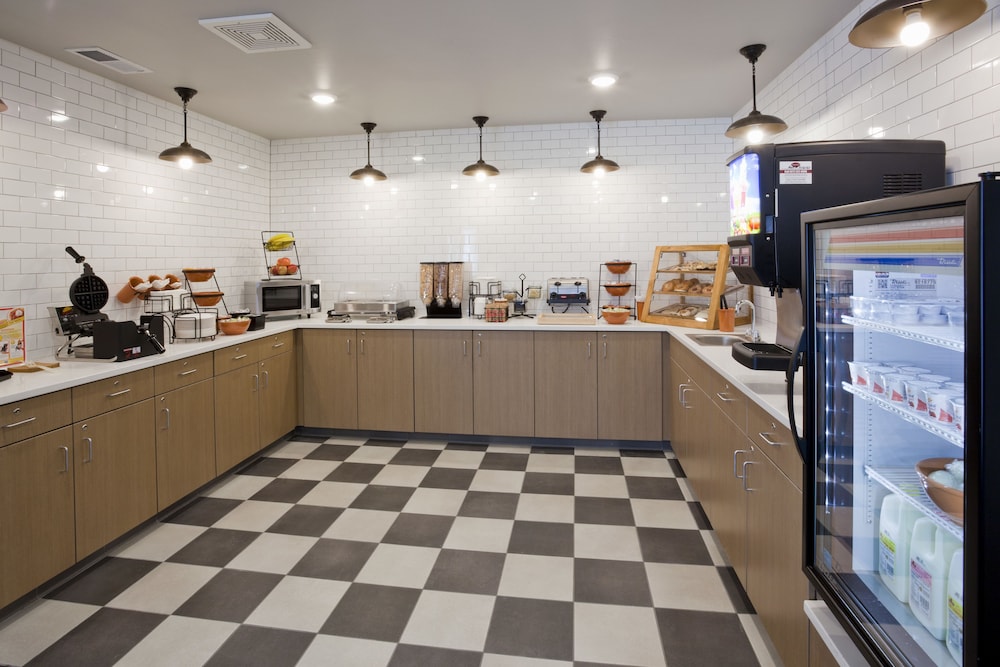 GrandStay Hotel & Suites Cannon Falls 5/40