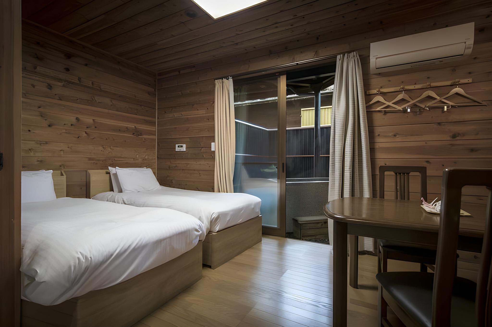 Standard, Twin Beds, Outdoor Bath