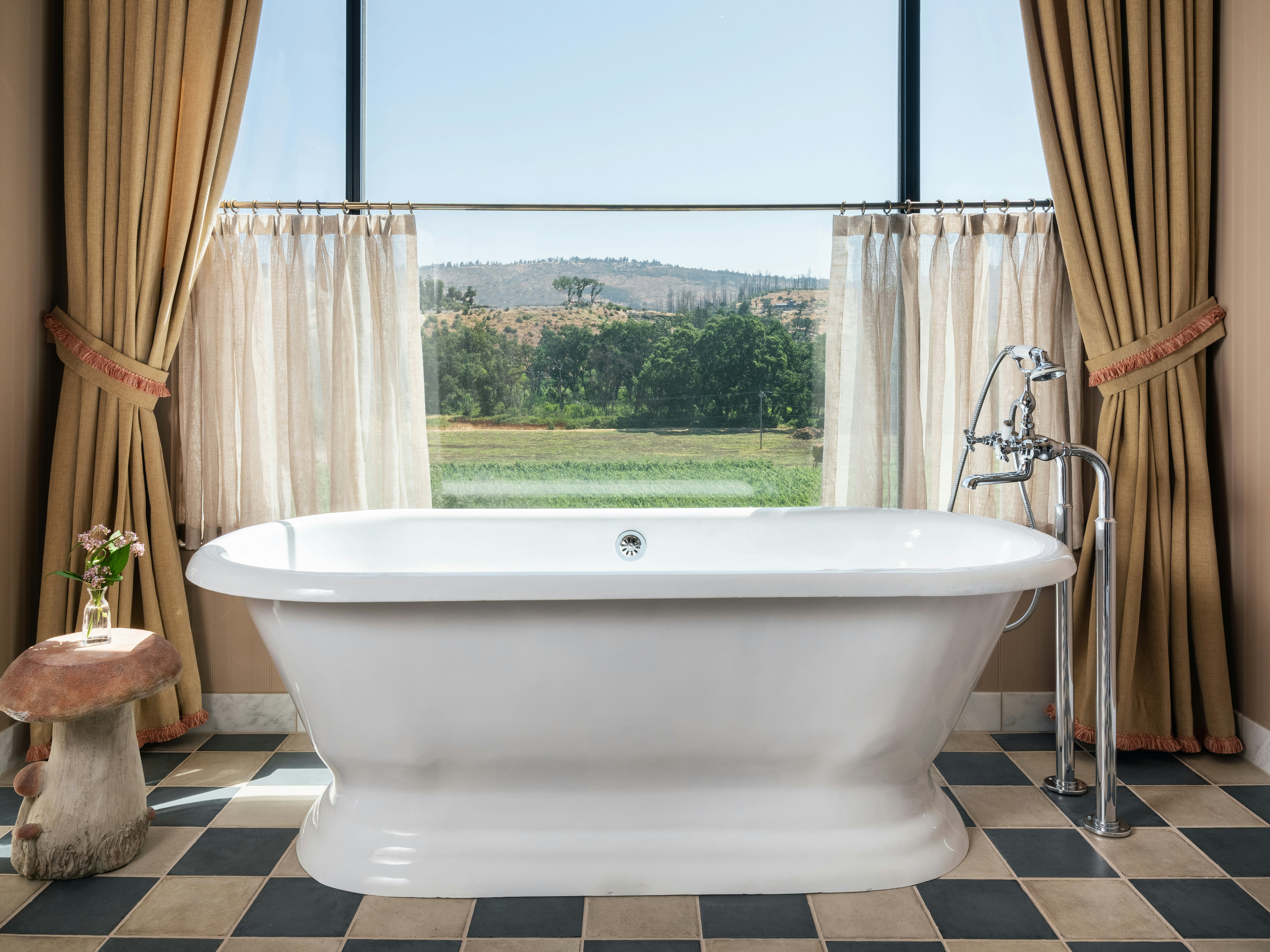 Wine Country Inn 73/74
