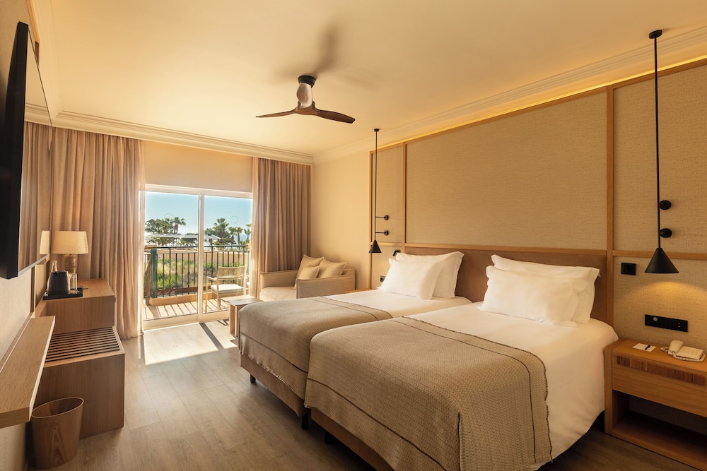 Room, Twin Beds, Partial Sea View