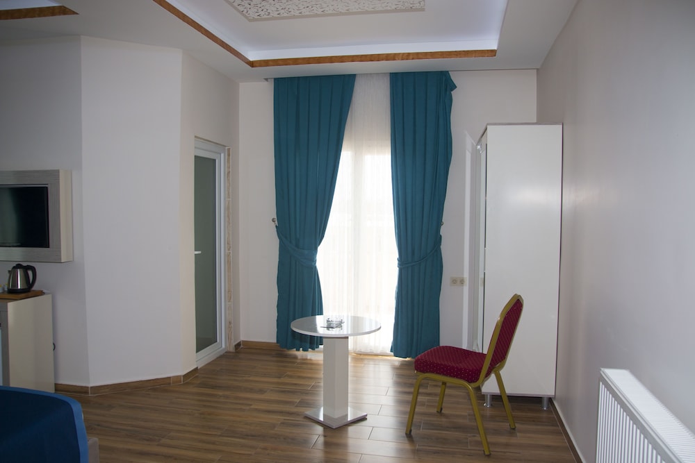 Avesis Hotel 12/32