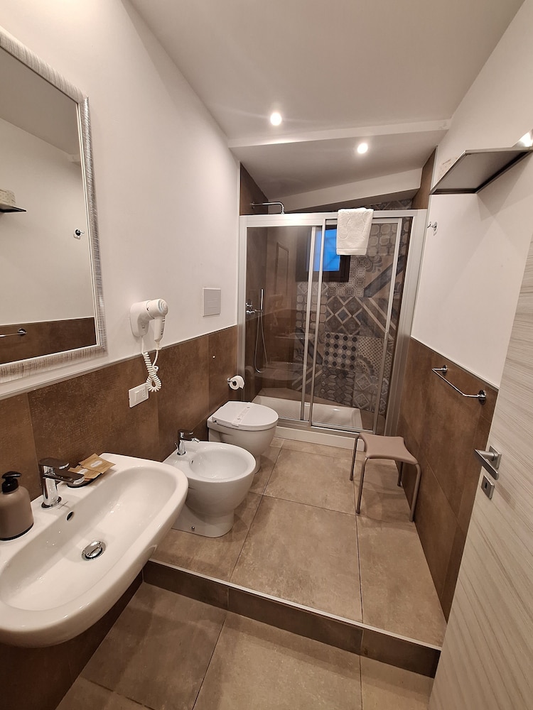 Luxmari hotel & spa 62/64