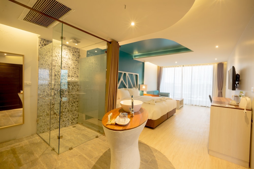 Whale Hua Hin 44/46