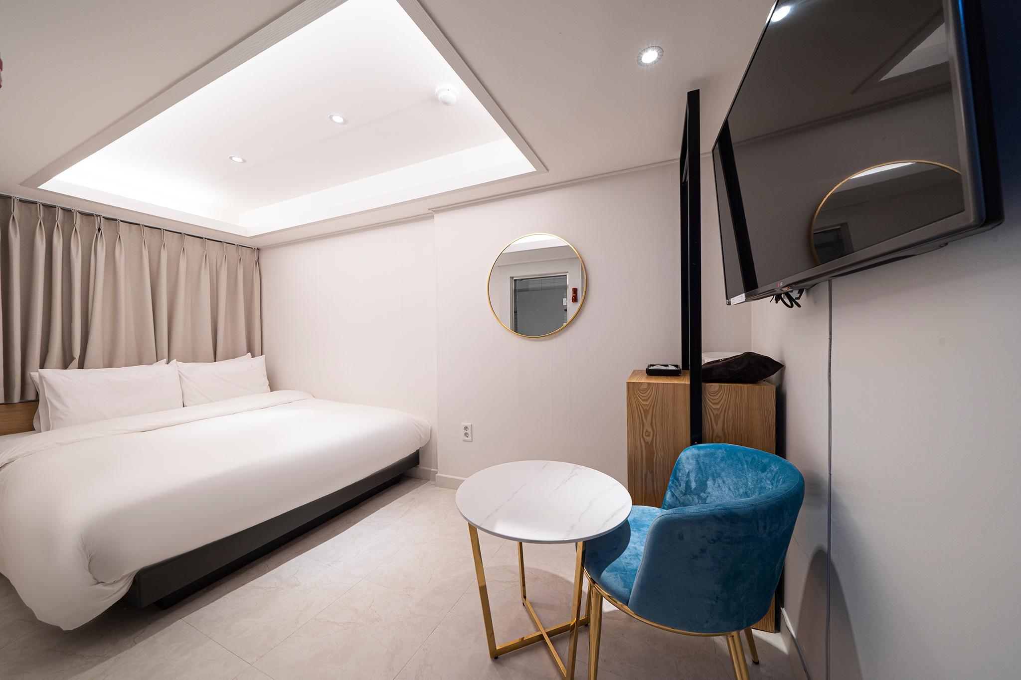 Connecting, Standard, Double Bed, No Parking