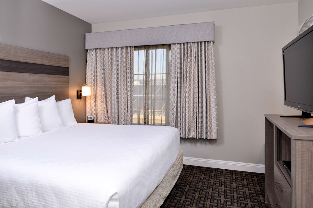 Best Western Kettleman City Inn & Suites 17/45