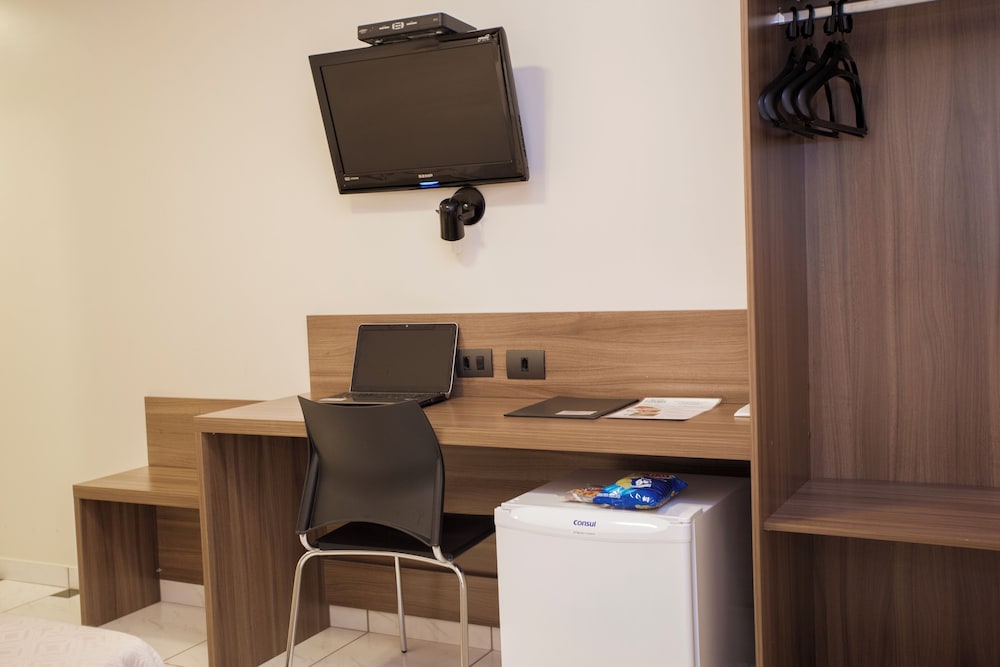 Astron Associado Estoril Hotel 57/64