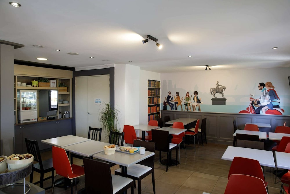 KYRIAD DIRECT Orleans - La Chapelle St Mesmin 48/57