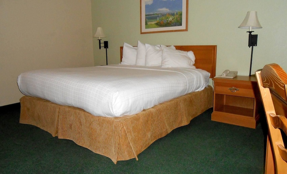 Americinn By Wyndham Oscoda Near Ausable River 17/40