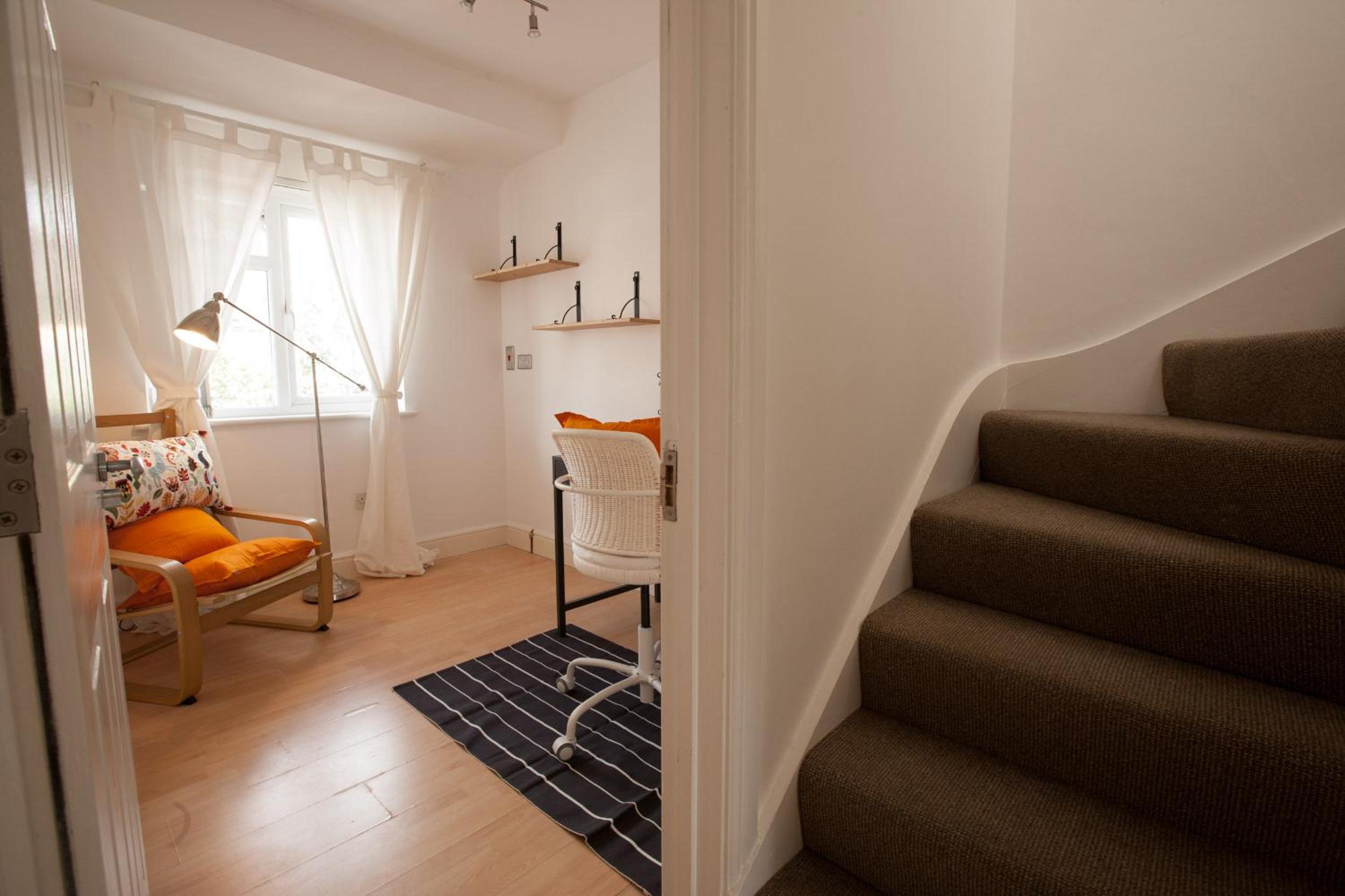 Tooting Rooms & Studio by PrimeCityHosts 8/10