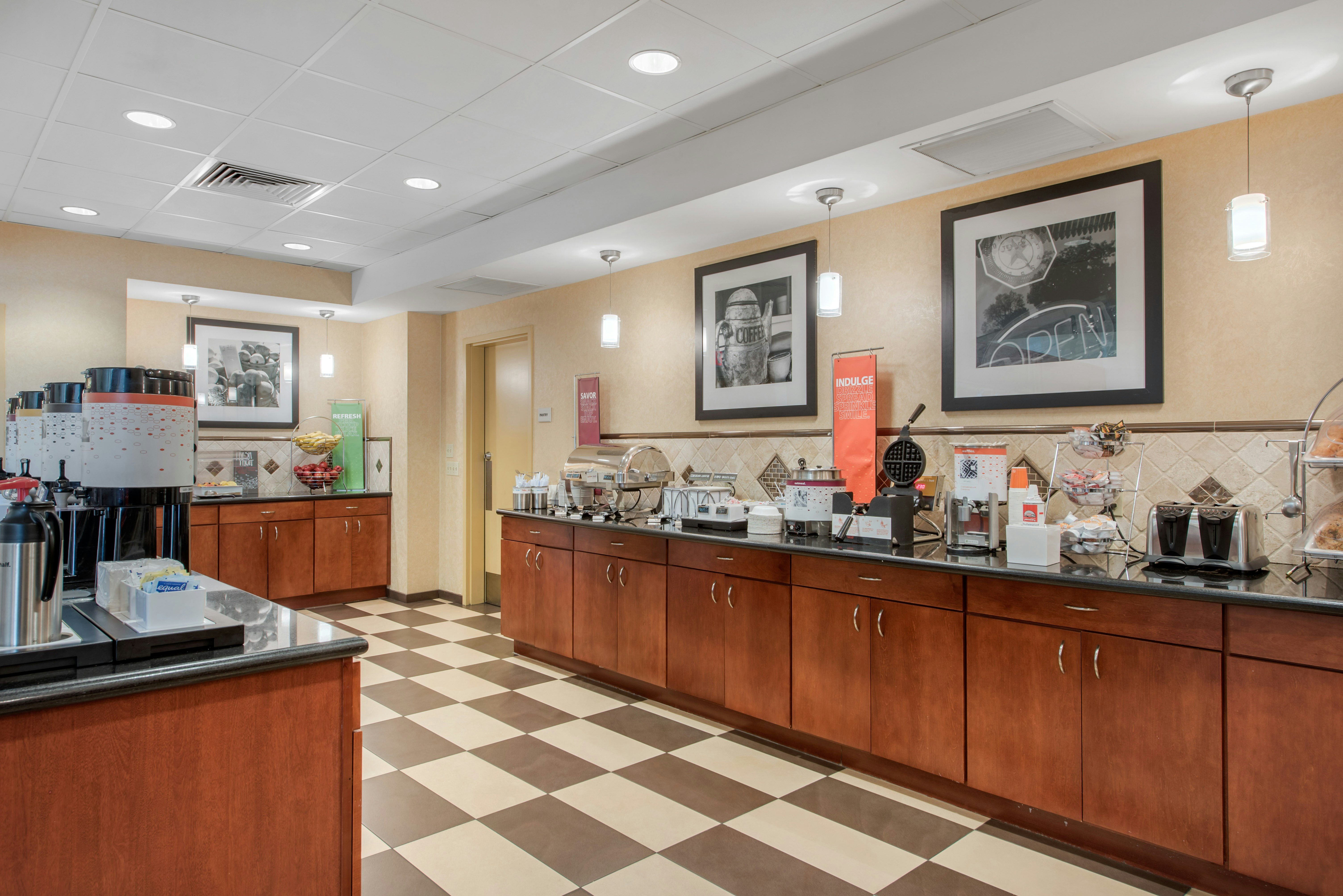 Lobby at HAMPTON INN AND SUITES ARCATA, ARCATA - CA