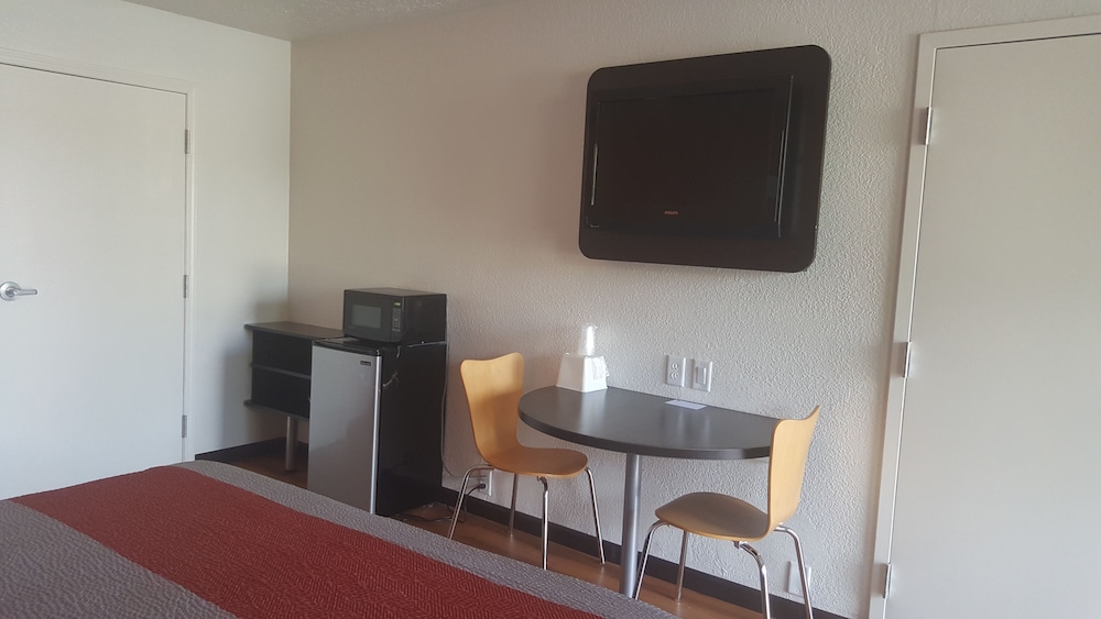 Motel6 Columbus, OH - OSU 48/54