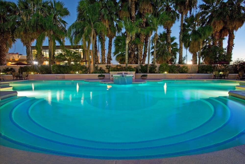 Crowne Plaza Phoenix Chandler Golf Resort 7/61