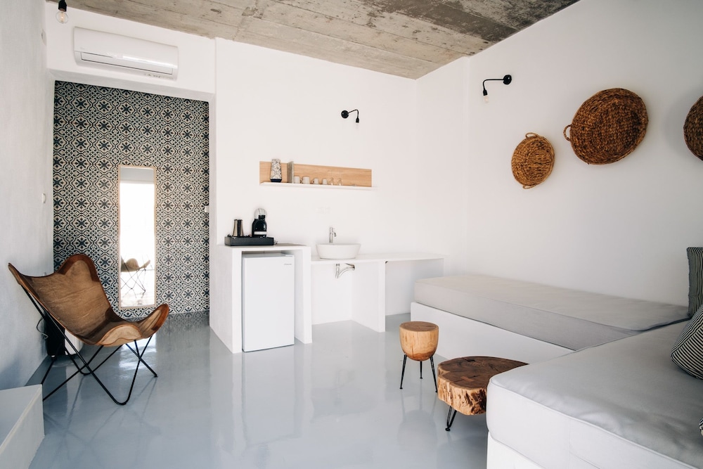 Mesanto Luxury Suites 7/50