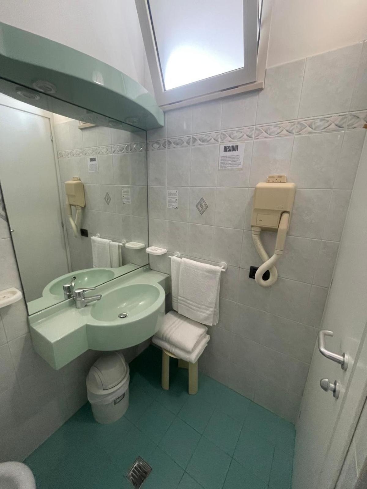 غرفة رباعية بسرير بطابقين بشرفة، Hotel Astor 2/3