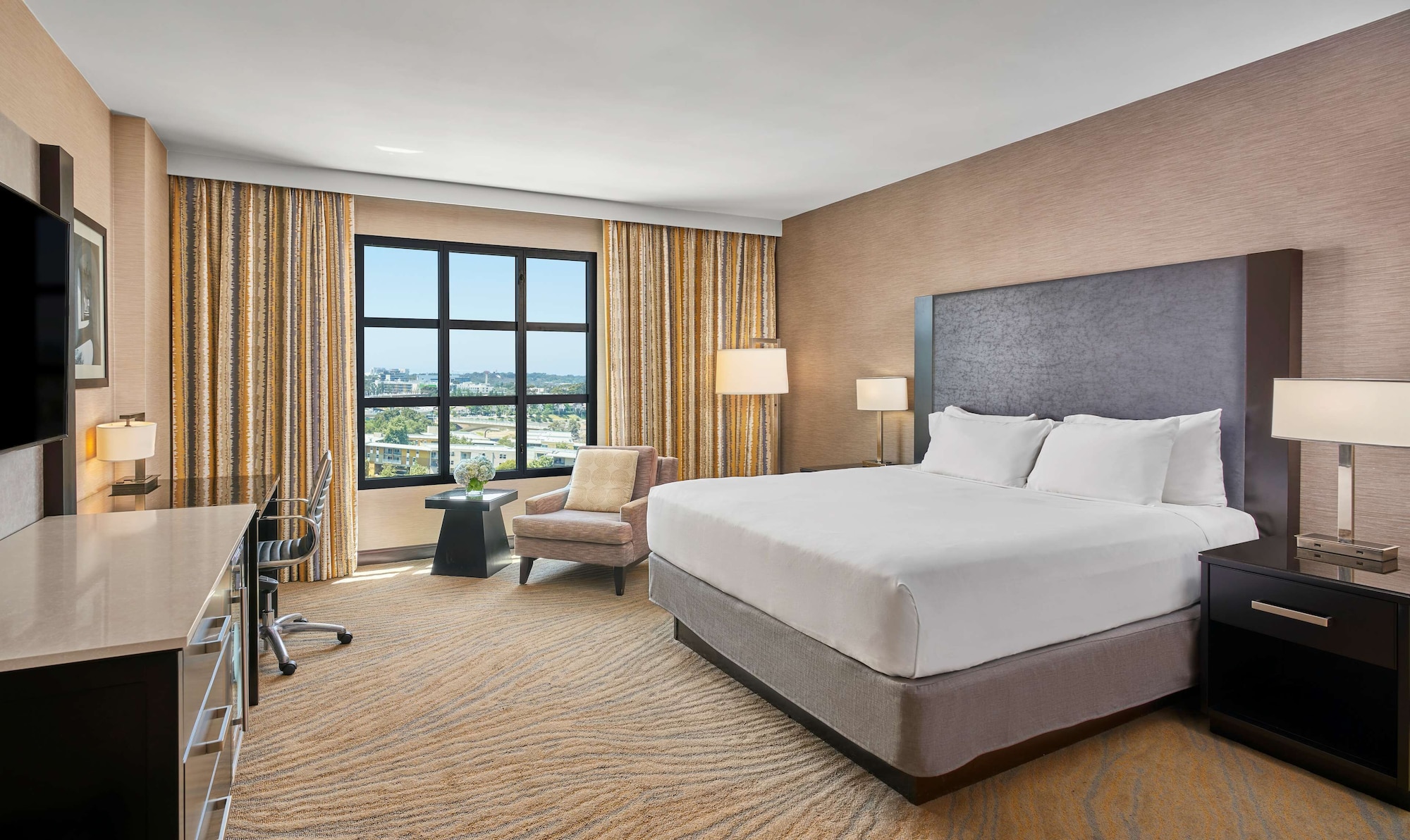 ROOM, KING BED, ACCESSIBLE