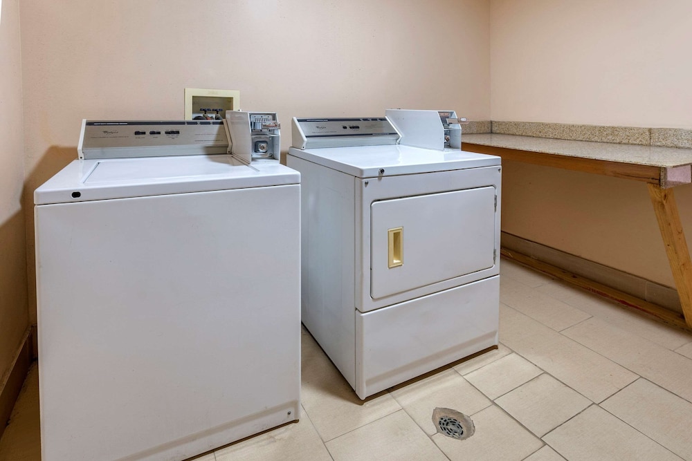 Comfort Inn and Suites Lincoln AL 48/61