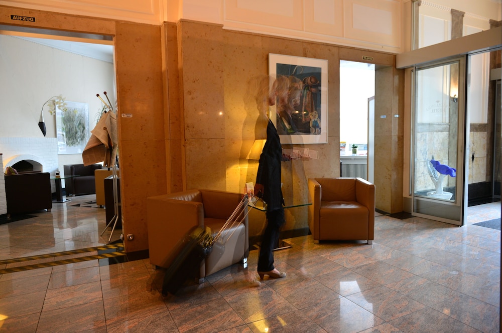 Fruehlings Hotel 9/42