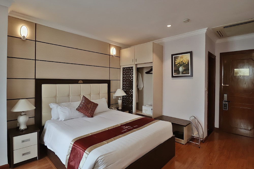 Golden Cyclo Premier Hotel Powered By Fave 12/56