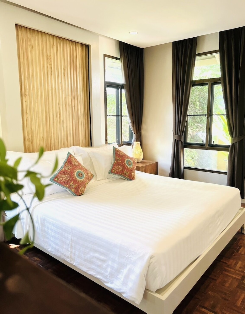 Boutique, Suite, Villa, Double Bed, Pool View