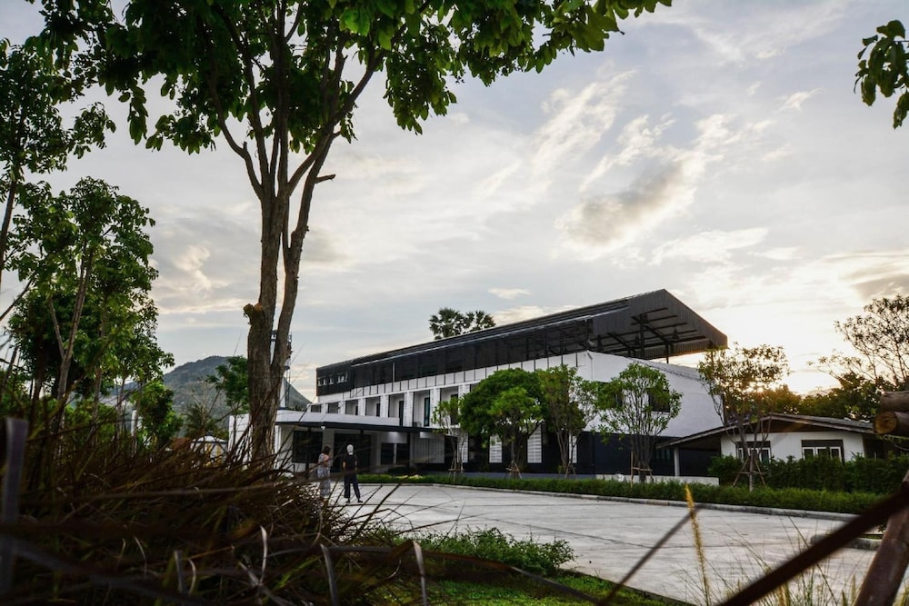 B Y Hotel Kanchanaburi 56/63