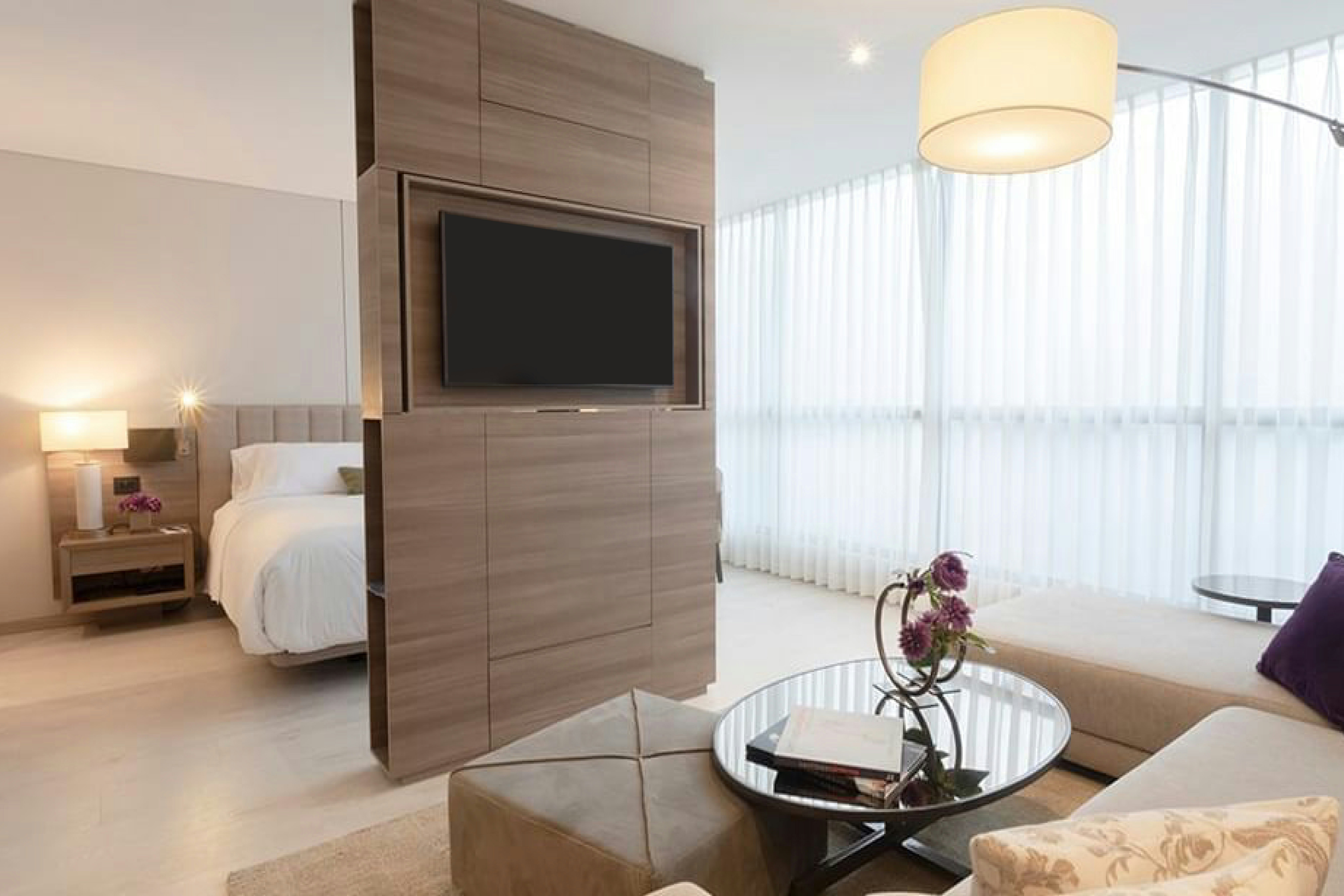 York Medellin, Curio Collection by Hilton 33/60