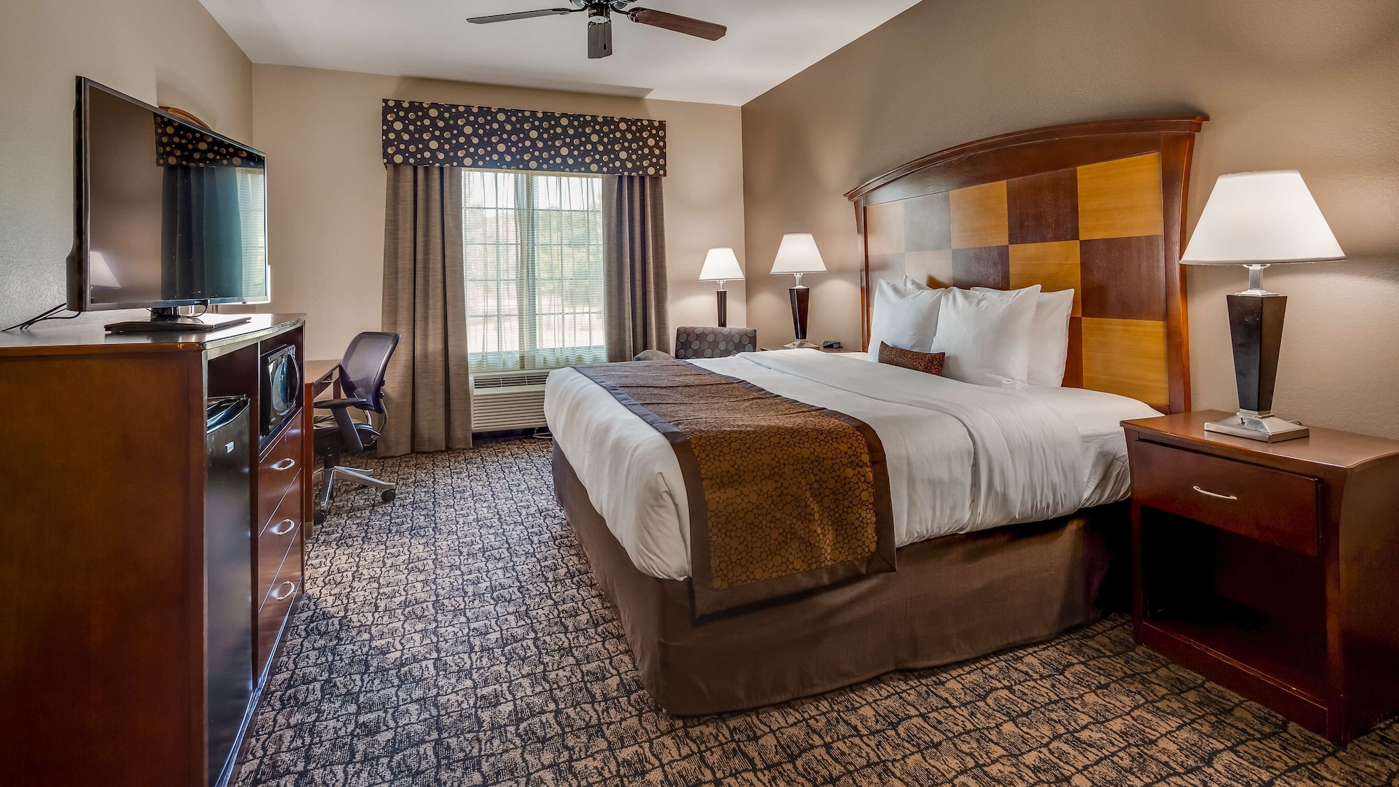 غرفة قياسية بسرير كينج لذوي الإعاقة، Best Western Carthage Inn & Suites 4/6