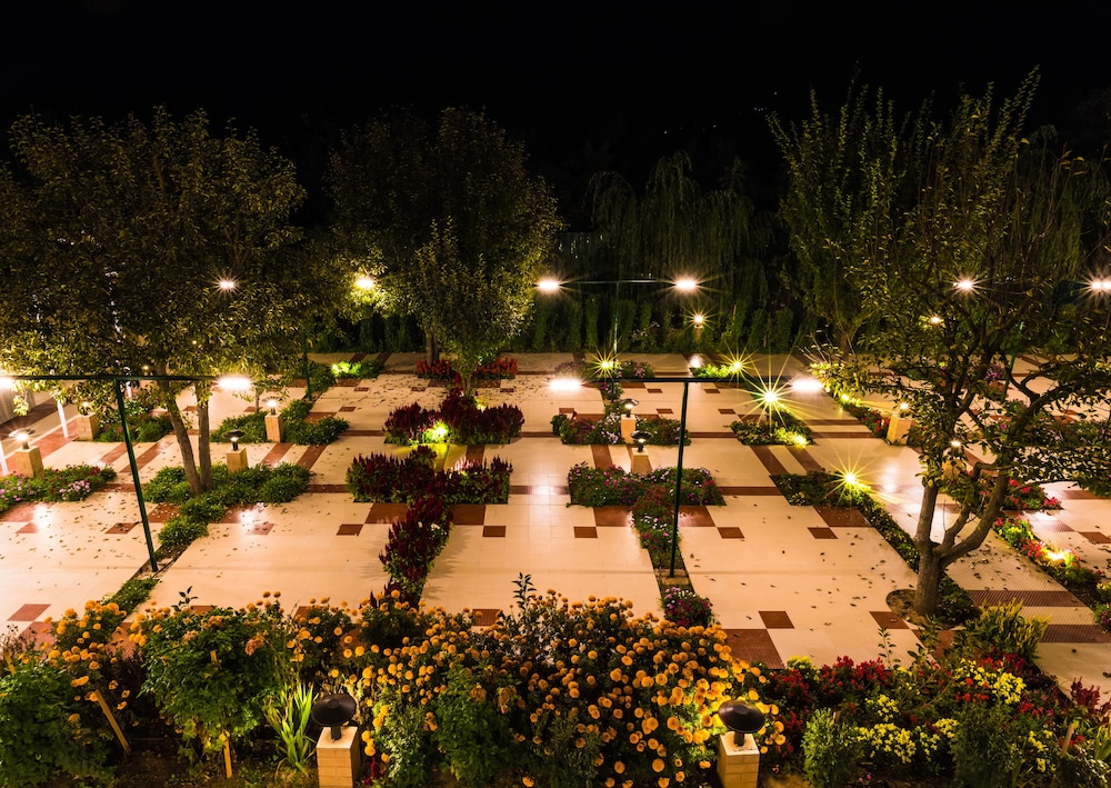 The Orchard Retreat & Spa Srinagar 46/50