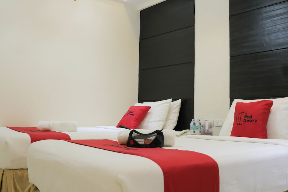 RedDoorz at Grand Apartelle Hernan Cortes Cebu 12/38