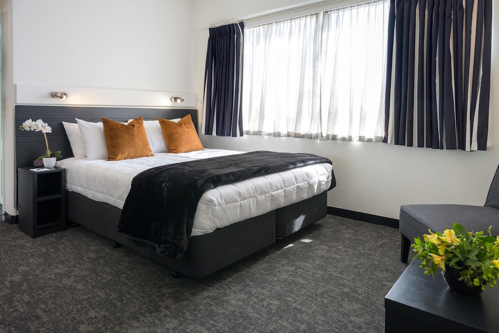 Bay Plaza Hotel 13/40