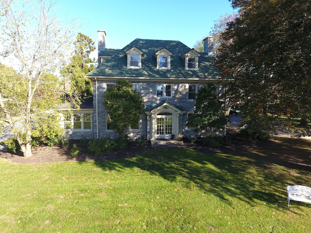 The Manor on Front 41/50