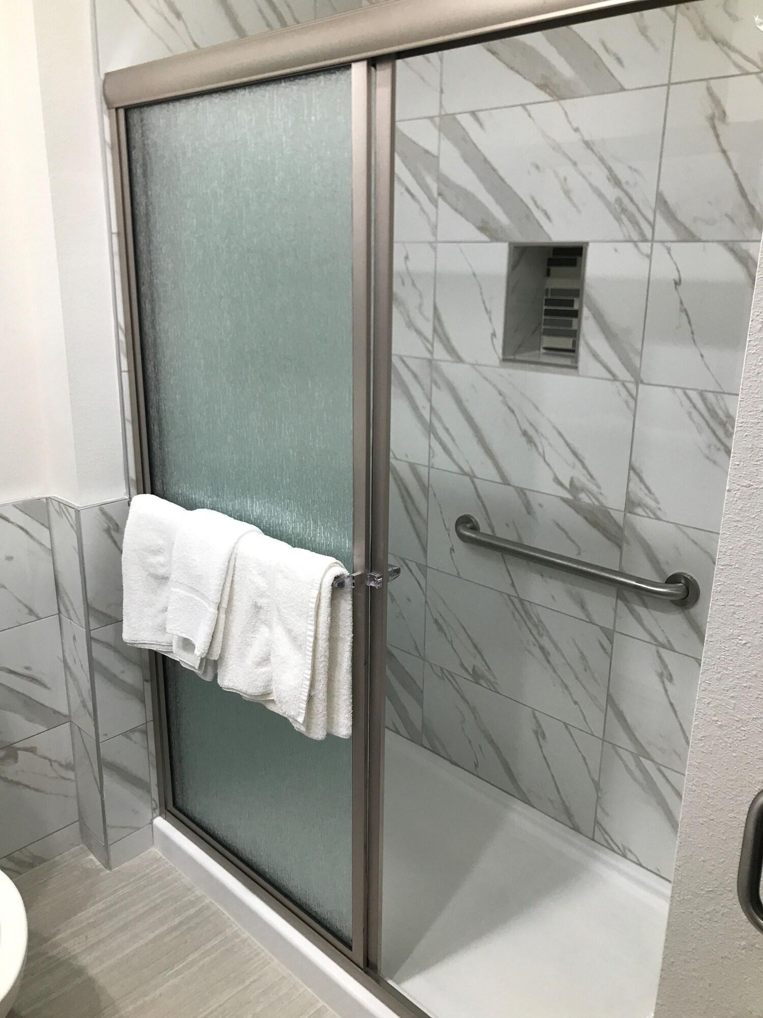 Grand Villa Inn & Suites- Humble 19/27