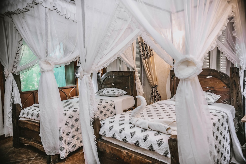 Deluxe, Quadruple, King and Twin Beds