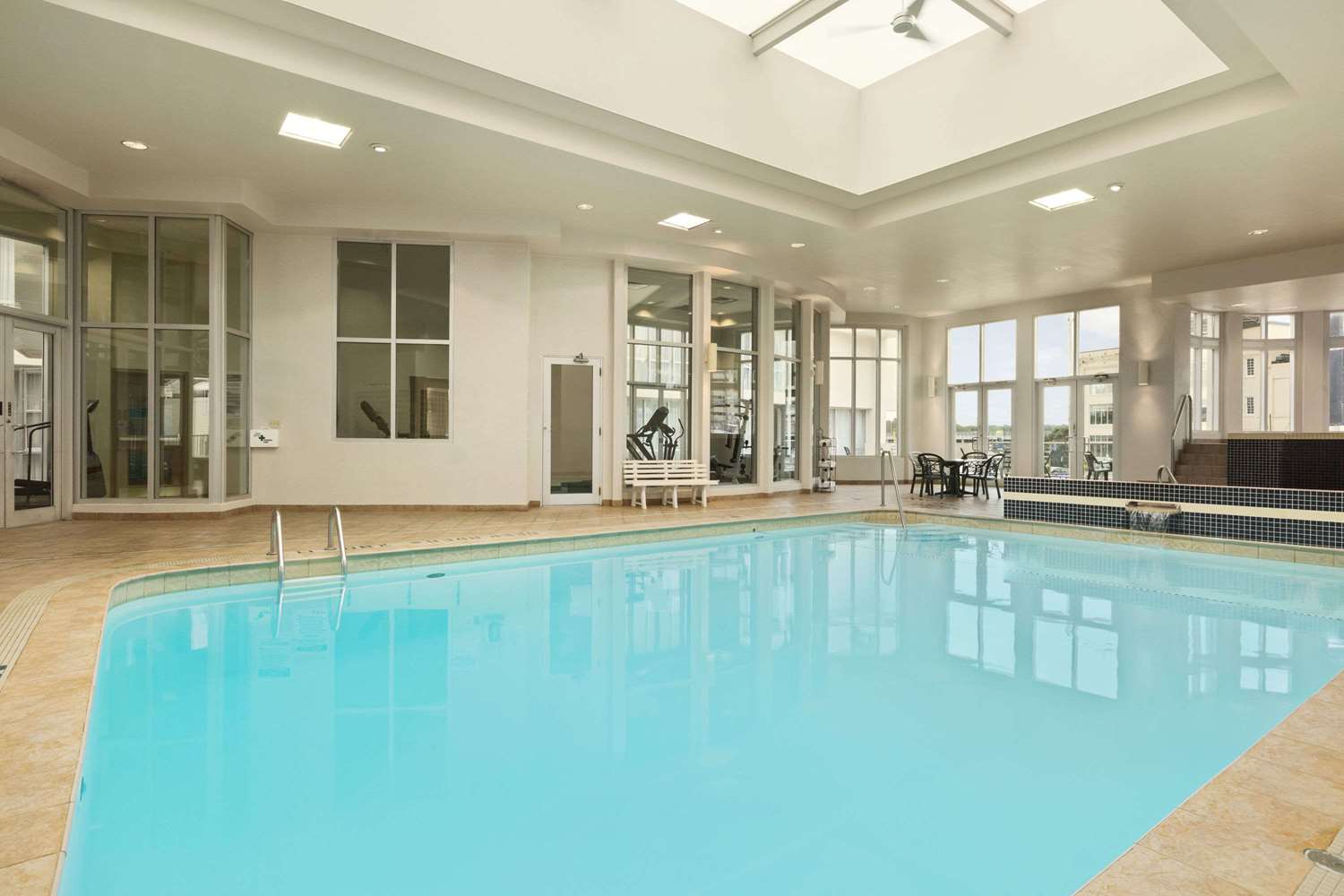 Travelodge by Wyndham Niagara Falls Fallsview 10/15
