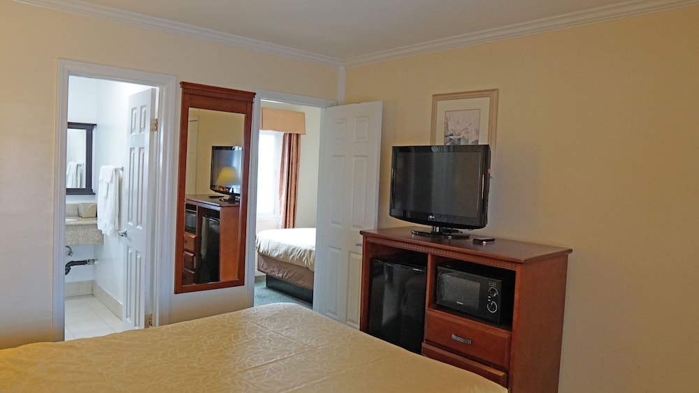 Redondo Inn and Suites 39/48