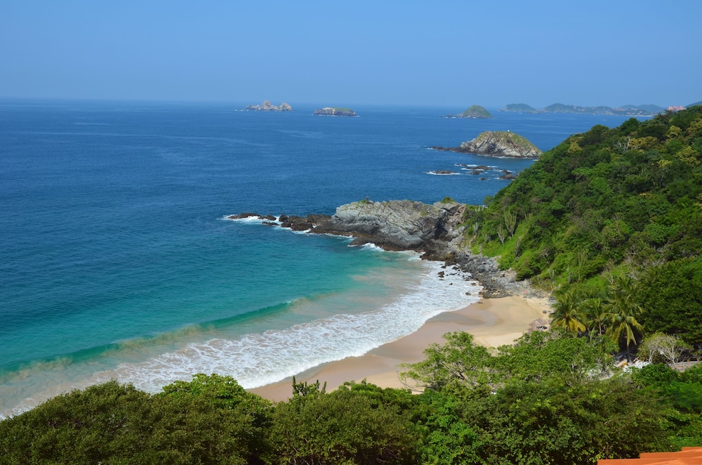 Las Brisas Ixtapa 68/74