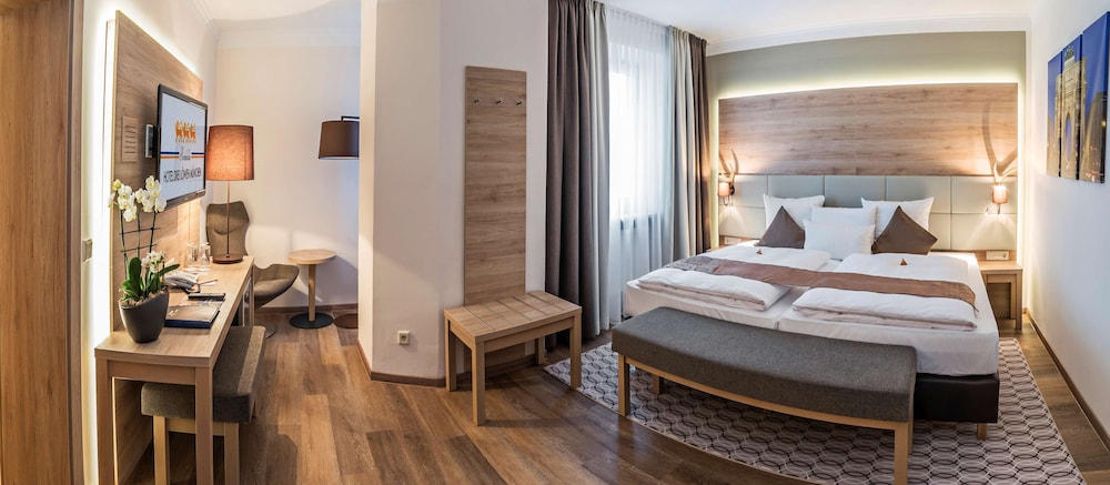 BUSINESS, DOUBLE BED